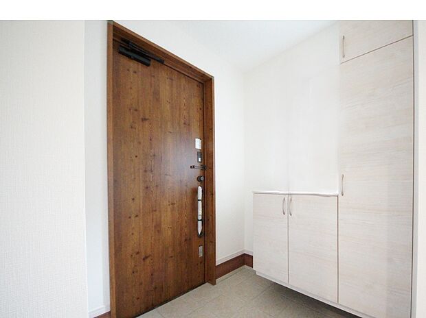 下駄箱収納、SIC付きの玄関(同仕様)