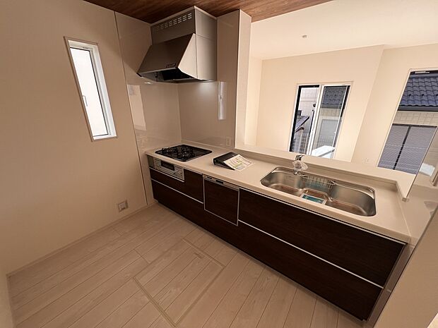 扱いやすいシステムキッチンで毎日のお料理もはかどります(2号棟)