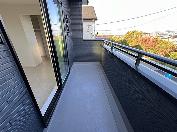 洋室7.2帖から出入り可能なバルコニー(1号棟)