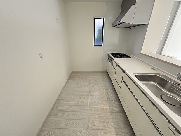 扱いやすいシステムキッチンで毎日のお料理もはかどります(3号棟同仕様)