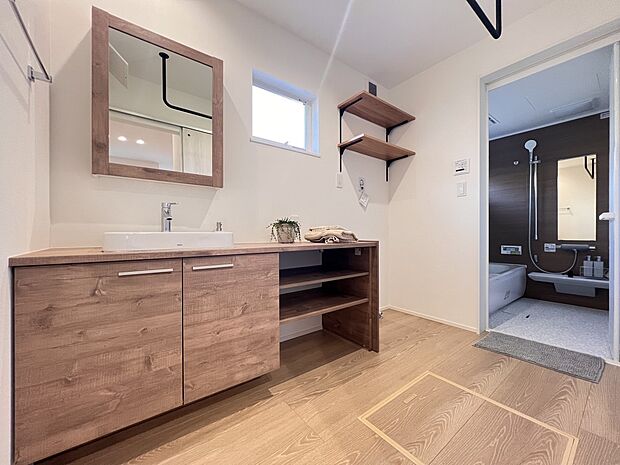 広めの脱衣室 ホテルライクなお洒落な内装に仕上がりました