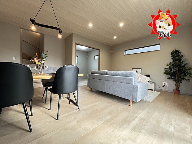 LDK17帖　続き間の和室付き　三面採光で明るく開放的な空間に仕上がりました