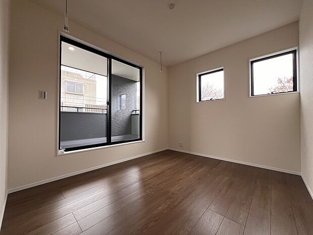 洋室6.88帖　W.I.C、バルコニー付きの広めのお部屋