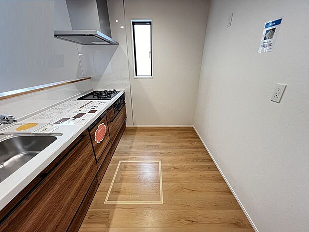 扱いやすいシステムキッチンで毎日のお料理もはかどります(1号棟同仕様)