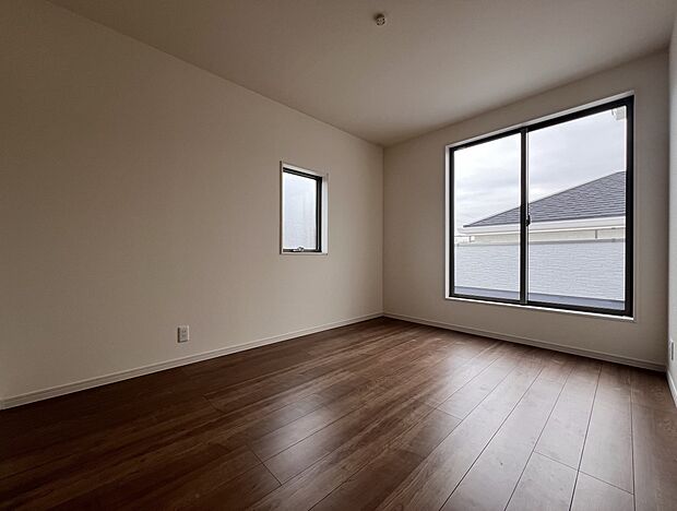 2階のメインとなるお部屋はバルコニー付きです！(2号棟同仕様)