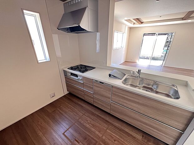 扱いやすいシステムキッチンで毎日のお料理もはかどります(1号棟同仕様)