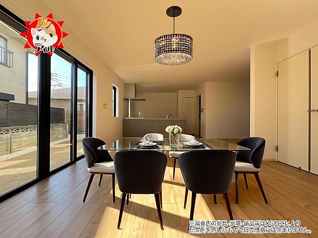 23.6帖の広々リビングルーム　収納スペース豊富な明るい内装に仕上がりました