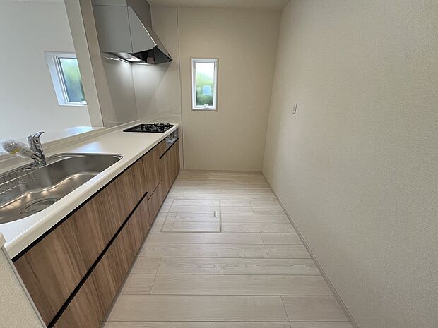 リビング全体を見渡せるカウンターキッチン（1号棟同仕様）