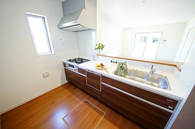 扱いやすいシステムキッチンで毎日のお料理もはかどります(3号棟同仕様)