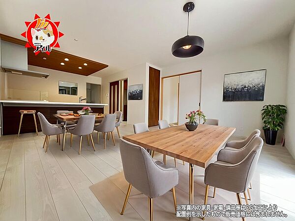 18帖の広々リビングルーム　隣接する和室を開放すれば22.5帖の大空間が生まれます