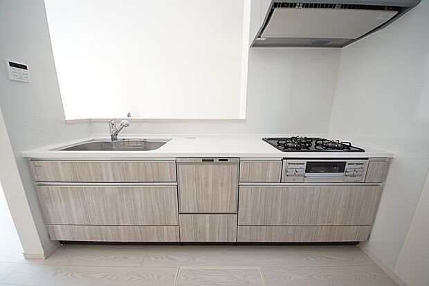 2人並んでも余裕のあるキッチンは毎日のお料理もはかどりそうです（同仕様)