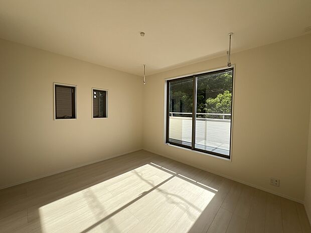 洋室8.7帖　ご夫婦の寝室としてもお使いいただけます（1号棟）