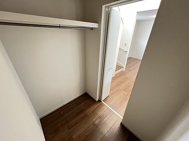 【収納】リビングから出入り可能なウォークインクローゼット(3号棟)