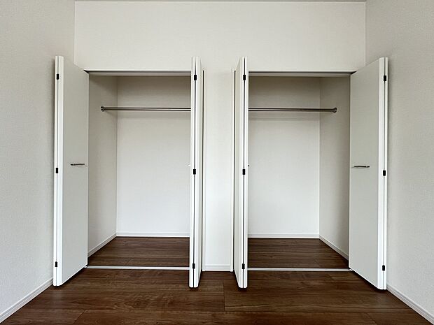 【収納】洋室6.4帖のクローゼット収納は大容量タイプ！