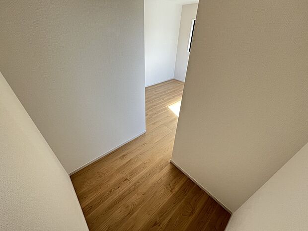 【収納】洋室8.1帖にはウォークインクローゼットを設けました