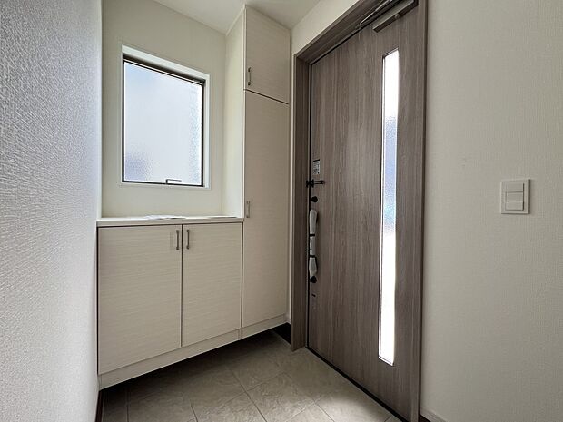 【玄関】シューズボックス付きの玄関(3号棟)