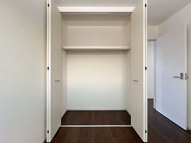 【収納】洋室5.2帖　クローゼット収納(3号棟)