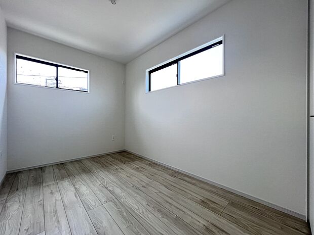 【洋室】洋室5帖　お子さまの居室にちょうど良い広さ！