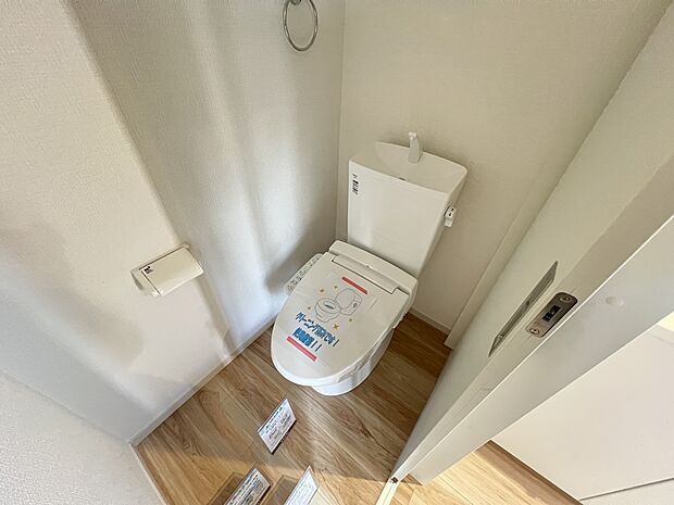 【トイレ】トイレは1、2階ともにございます　ウォシュレット機能付き