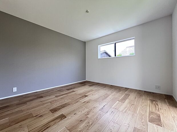 【洋室】洋室8帖　アクセントクロスがお洒落なWIC付きのお部屋です(3号棟)