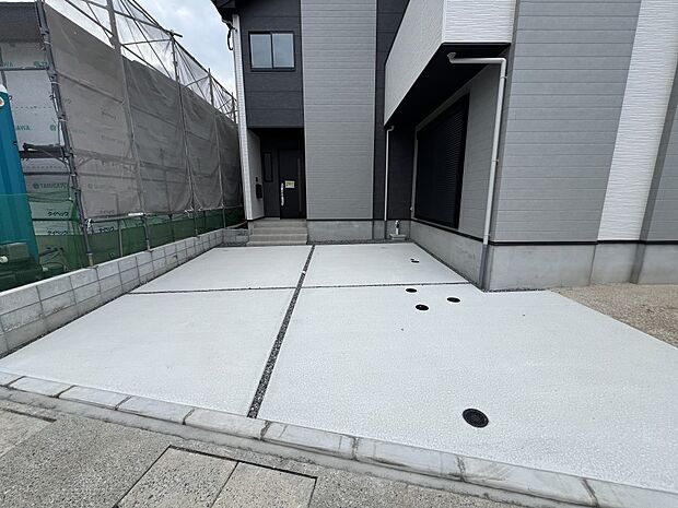 【駐車場】カースペースは並列駐車2台分