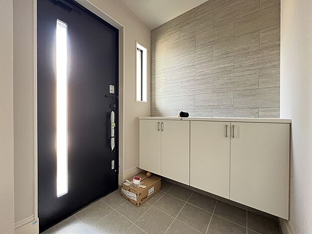 【玄関】下駄箱収納付きの玄関