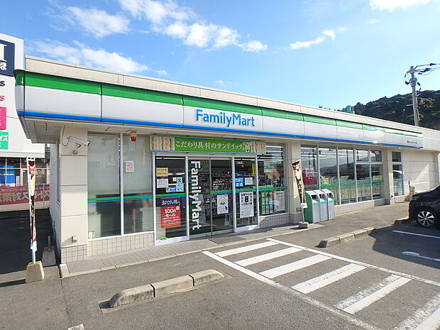 ファミリーマート春日フォレストシティ店(約600m・徒歩8分)