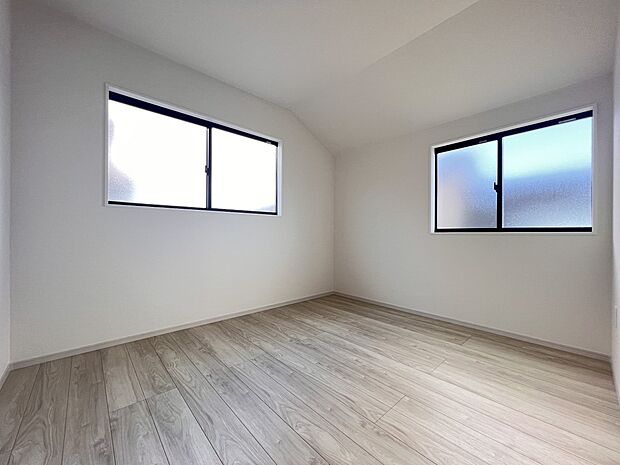 【洋室】洋室5.2帖　お子さまの居室にちょうど良い広さ