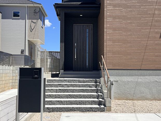 【玄関】玄関アプローチ(3号棟)