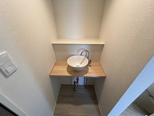 【洗面台・洗面所】2階ホールにも手洗い場を設けました(3号棟)