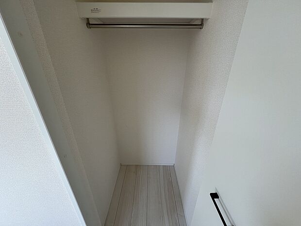 【収納】オープンタイプのクローゼット収納(2号棟)