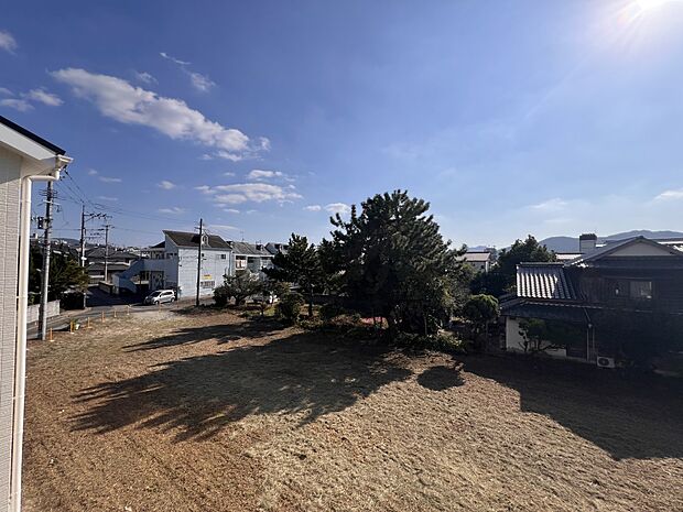 【住戸からの眺望写真】バルコニーからの眺望 開放的な景色が広がります(2号棟)