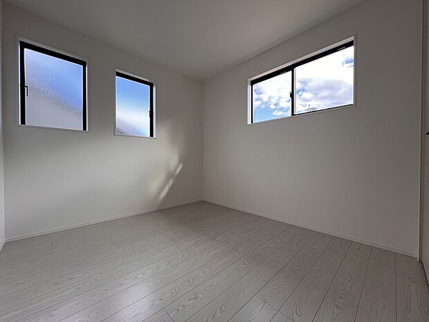 【洋室】洋室5.2帖 お子さまの居室にちょうど良い広さ!