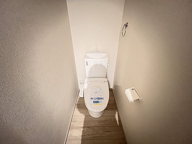 【トイレ】トイレは各階にご用意。ウォシュレット機能付き(3号棟)