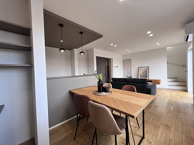 【リビング】リビングはご家族の憩いの場として大活躍の空間(1号棟)