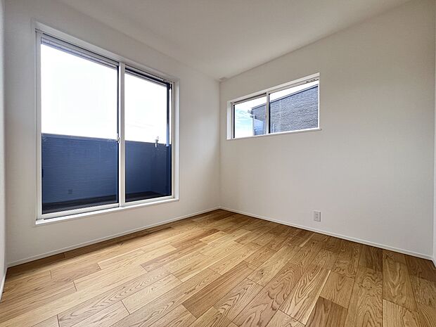 【洋室】洋室5帖 バルコニー付、南向きの陽当たり良好な居室です(1号棟)