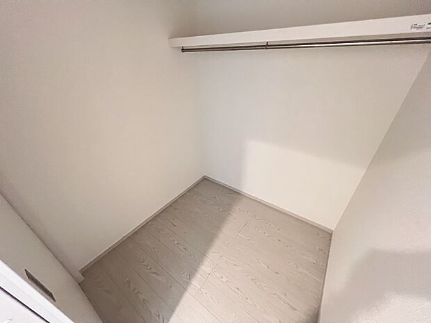 【収納】2階ホールには大容量のファミリークロークをご用意