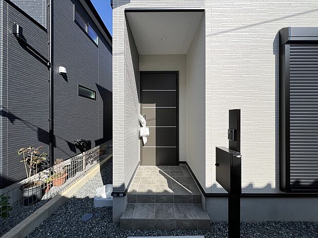 【玄関】玄関アプローチ部分(3号棟)
