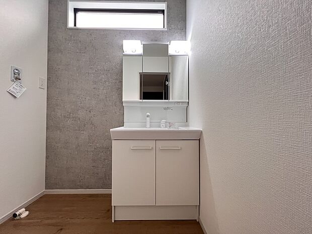 【洗面台・洗面所】三面鏡仕様の洗面化粧台(2号棟)