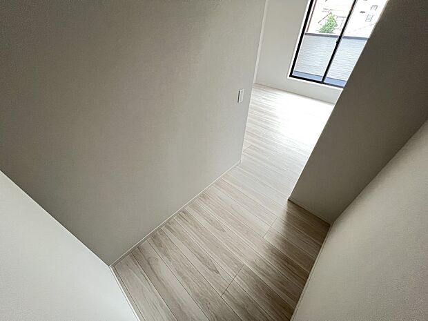 【収納】8.7帖の洋室に付設されたウォークインクローゼット(3号棟)