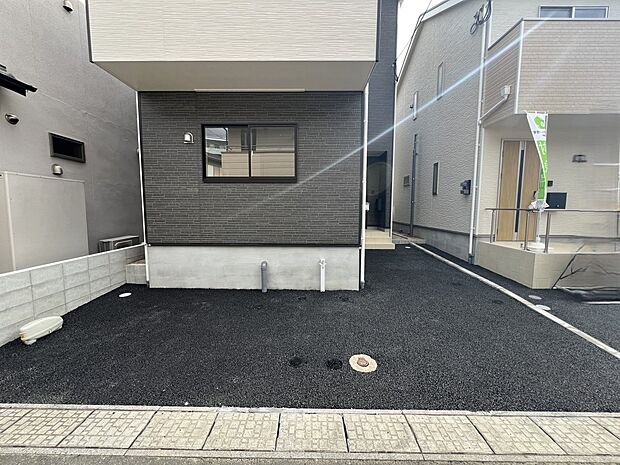 【駐車場】お車は2台駐車可能です(2号棟)