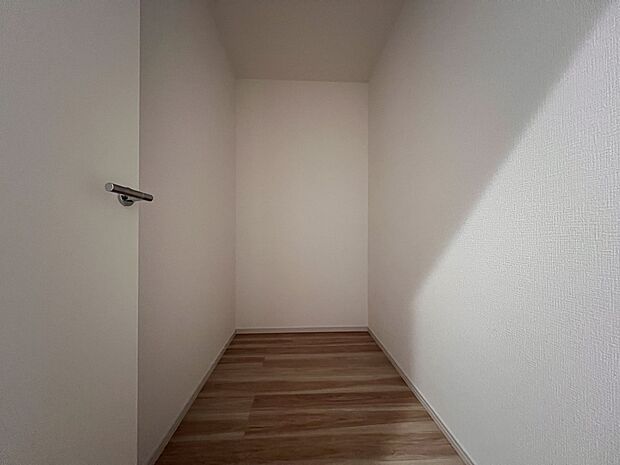 【その他内観】収納などに便利なフリースペース(1号棟)