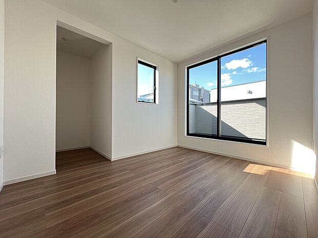 【洋室】洋室5.9帖　ウォークインクローゼット、バルコニー付の居室です（1号棟）