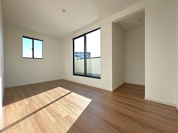 【洋室】洋室7.1帖　ご夫婦の寝室としてもお使いいただけます（1号棟）