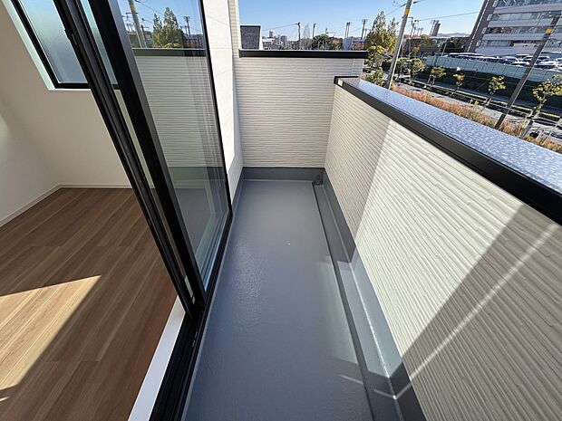 【バルコニー】洋室7.1帖からアクセス可能なバルコニー（1号棟）