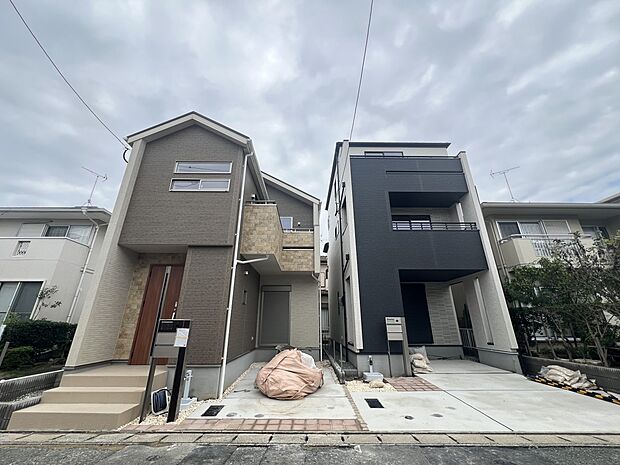 【現地外観写真】全2棟外観 左:1号棟 右:2号棟