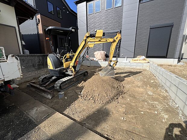 【駐車場】お車は2台並列で駐車可能です(1号棟)