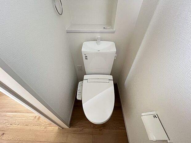 【トイレ】トイレは各階にご用意。ウォシュレット機能付き(1号棟)