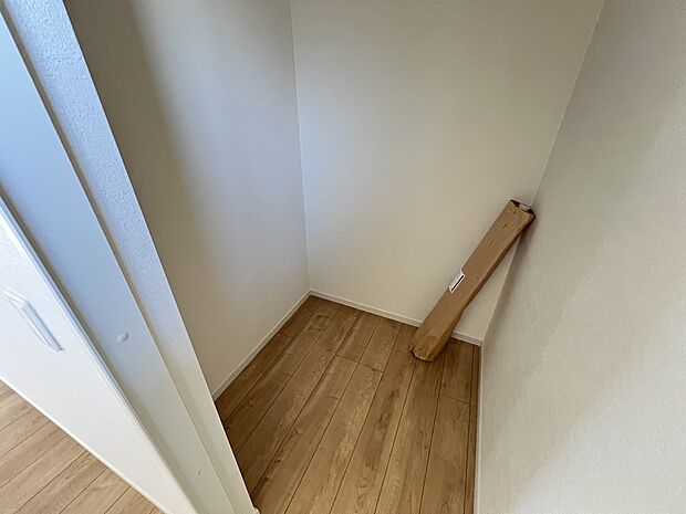 【ウォークインクローゼット】リビングにはウォークインクローゼットを設けました