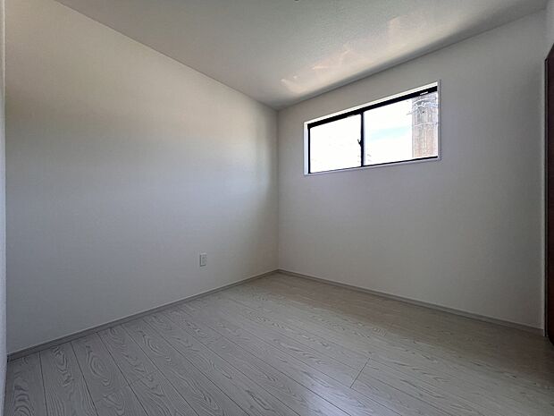 【洋室】洋室4.5帖　お子さまのお部屋としてもお使いいただけます（1号棟）